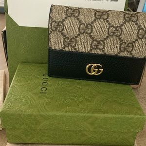 Genuine Gucci Wallet Brand New W/ Bag & Box & Paperwork